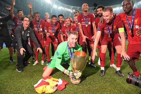 Liverpool goleia e pode ser campeão inglês nesta quinta-feira se City não vencer