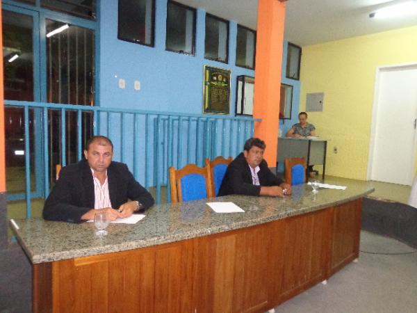 Vereadores discutem of&iacute;cios enviados pelas Secretarias Municipais de Bar&atilde;o de Graja&uacute;(Imagem:FlorianoNews)