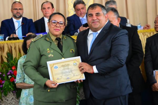 Sess&atilde;o Solene concede t&iacute;tulos de cidadania em homenagem aos 126 anos de Floriano(Imagem:CMF)