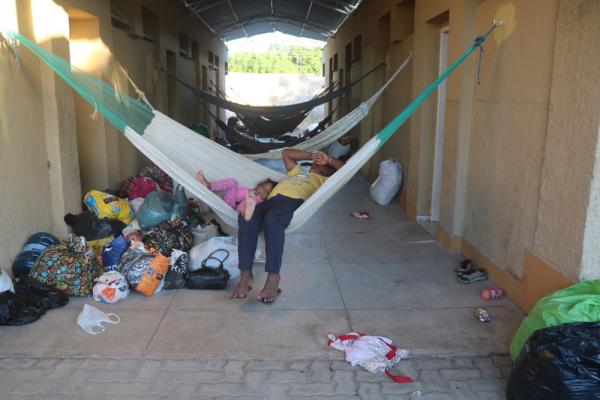 Venezuelanos s&atilde;o alojados em novo abrigo em Teresina.(Imagem:Rafaela Leal/G1 PI)