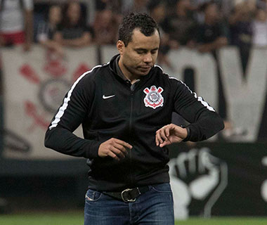 Corinthians demite Jair Ventura e espera por Carille