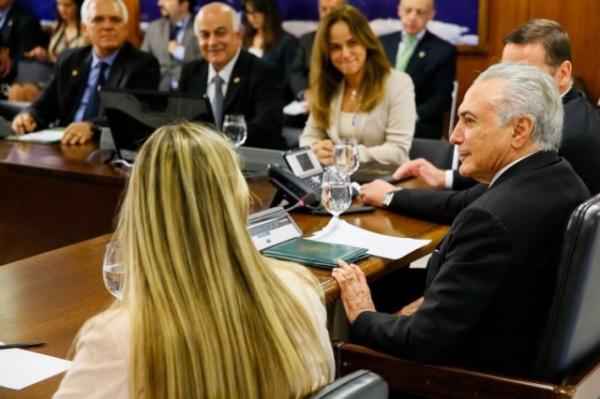 Deputado Themístocles Filho discute com Michel Temer PEC 47