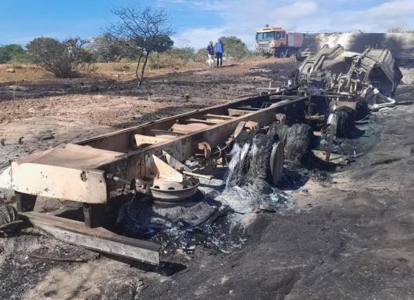 Caminhão explode e jovens morrem carbonizados no Sul do Piauí