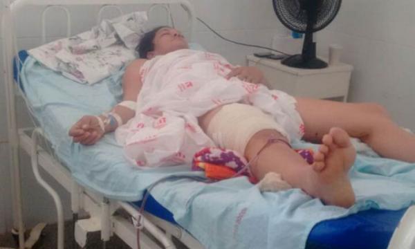 T&eacute;cnica em enfermagem &eacute; atingida por bala perdida e diz que tiro partiu de arma da PM.(Imagem:cidadeverde.com)