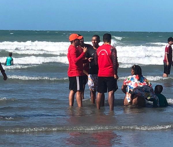 Corpo de Bombeiros refor&ccedil;a seguran&ccedil;a no litoral durante Opera&ccedil;&atilde;o Veraneio que vai at&eacute; dia 4.(Imagem: Ascom CBMEPI)