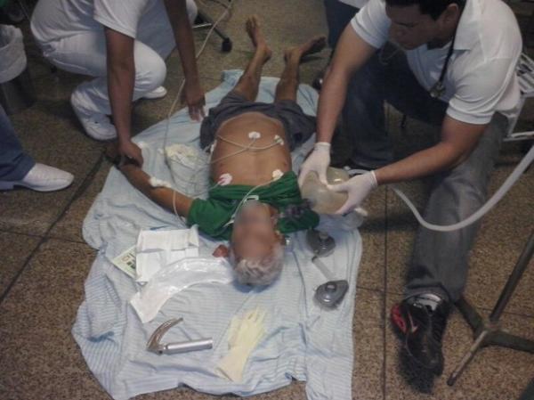 Paciente que recebeu atendimento em chão de hospital morre em Teresina