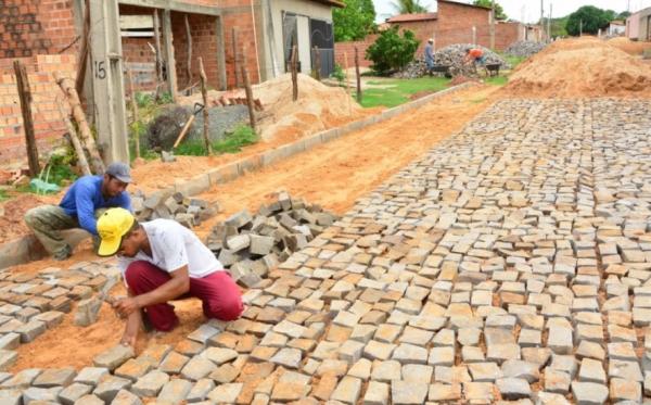 Retomada obras de pavimentação no bairro Santa Rita