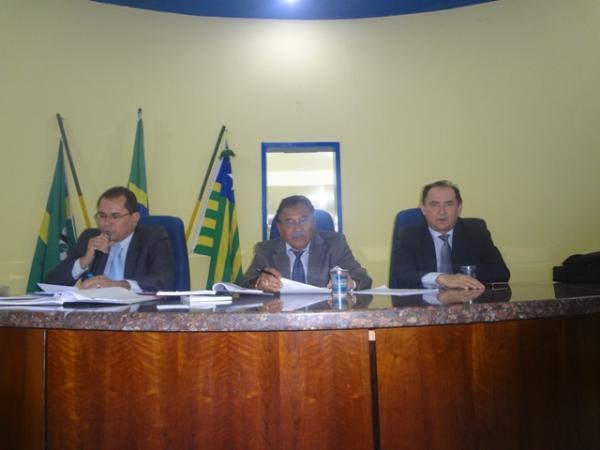 Em Sess&atilde;o Extraordin&aacute;ria, vereadores aprovam parcelamento previdenci&aacute;rio do munic&iacute;pio.(Imagem:FlorianoNews)