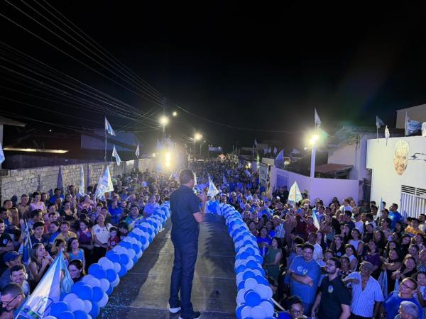 Joel e Ciro são recebidos por multidão em evento de Júnior Percy em Buriti dos Lopes(Imagem:Ascom)