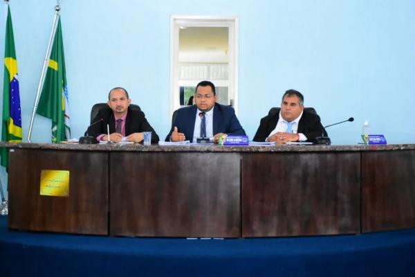 Sessão dupla encerra o ciclo de sessões da Câmara de Floriano em abril