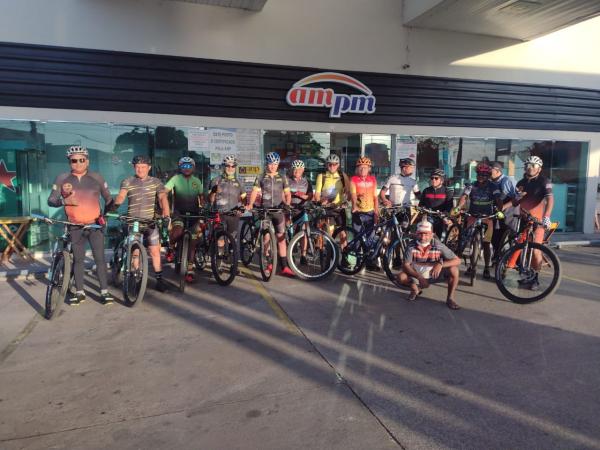 Ciclistas realizam confraternização com trilha ciclística e café da manhã