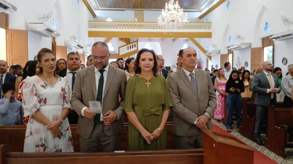 Floriano dá início ao novo ciclo administrativo com posse do prefeito, vice e vereadores