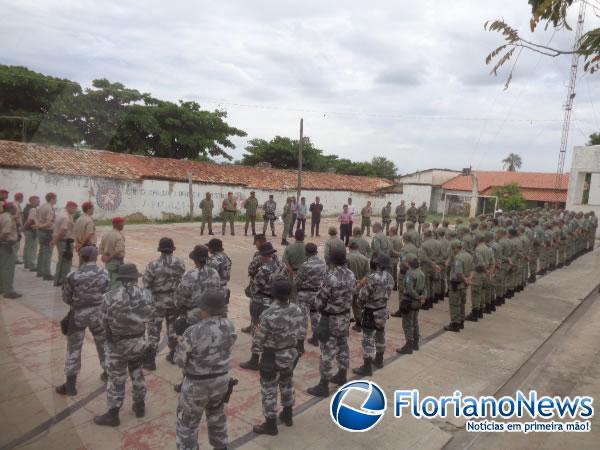Deputado visita Comando Geral da Pol&iacute;cia Militar de Floriano.(Imagem:FlorianoNews)