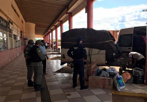 ANTT apreende van com 14 passageiros transportados irregularmente