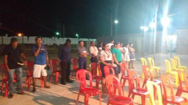 Moradores do bairro Tamboril participam de culto em a&ccedil;&atilde;o de gra&ccedil;as.(Imagem:FlorianoNews)