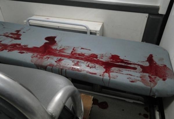 Irm&atilde;o de Vereador agoniza em ambul&acirc;ncia ap&oacute;s batida.(Imagem:Clique Piripiri)