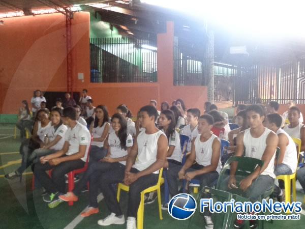Redu&ccedil;&atilde;o da maioridade penal &eacute; tema de debate na Escola Pequeno Pr&iacute;ncipe.(Imagem:FlorianoNews)