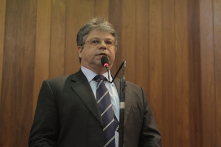 Gustavo Neiva defende que empréstimos sejam usados em saneamento