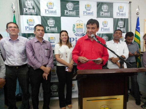 Wellington Dias inaugura novas instala&ccedil;&otilde;es da Delegacia Regional de Floriano.(Imagem:FlorianoNews)