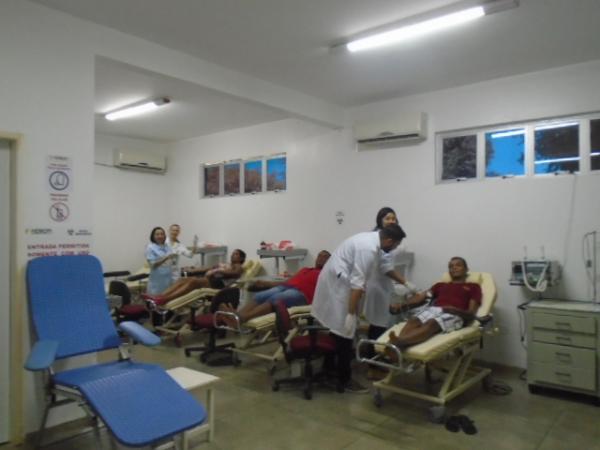 Hemocentro celebra Dia do Doador Volunt&aacute;rio com caf&eacute; da manh&atilde; e m&uacute;sica ao vivo.(Imagem:FlorianoNews)