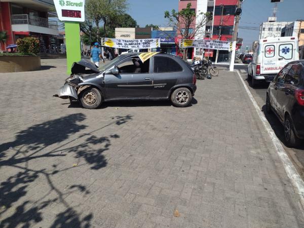 A&ccedil;&atilde;o na Pra&ccedil;a Dr. Sebasti&atilde;o Martins sensibiliza sobre a import&acirc;ncia do tr&acirc;nsito seguro em Floriano.(Imagem:FlorianoNews)