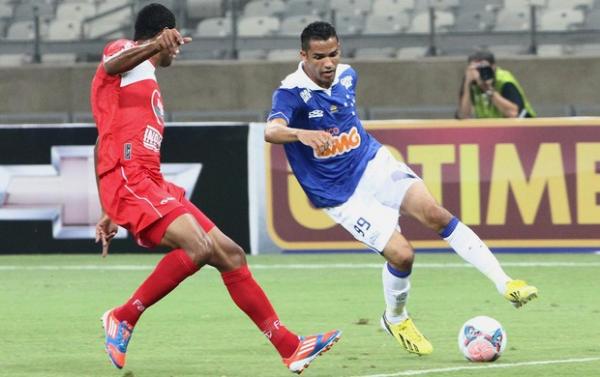 Anselmo Ramon abriu o marcador contra o Am&eacute;rica TO.(Imagem:Denilton Dias / VIPCOMM)