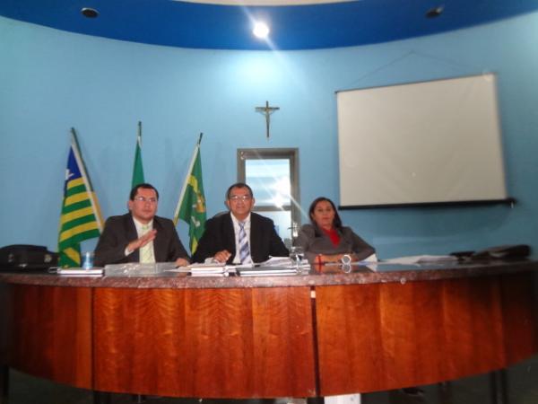 Sess&atilde;o ordin&aacute;ria aprova Projetos de Leis em Floriano.(Imagem:FlorianoNews)