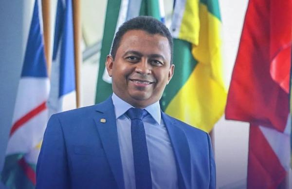 Dr. Francisco Costa anuncia aprovação do PLV sobre o Bolsa Família na comissão mista