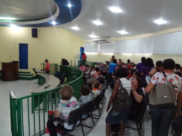 Trabalhadores em educa&ccedil;&atilde;o realizam assembleia e discutem precat&oacute;rios em Floriano.(Imagem:FlorianoNews)