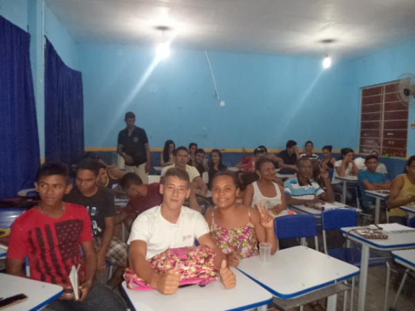 Unidade Escolar Djalma Nunes realiza revisão para o ENEM 2015