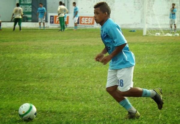 Carlinhos em treino no CT.(Imagem:Renne&eacute; Fontenele/Portal Azulino)