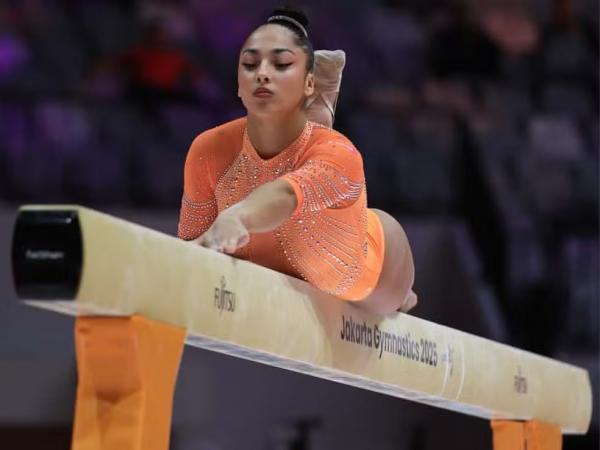 J&uacute;lia Soares no Mundial de gin&aacute;stica.(Imagem:RICARDO BUFOLIN / PANAMERICA PRESS)