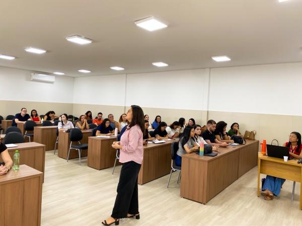 Capacita&ccedil;&atilde;o prepara equipes multiprofissionais para prevenir o bullying e o cyberbullying nas escolas estaduais. (Imagem:Ascom Seduc)