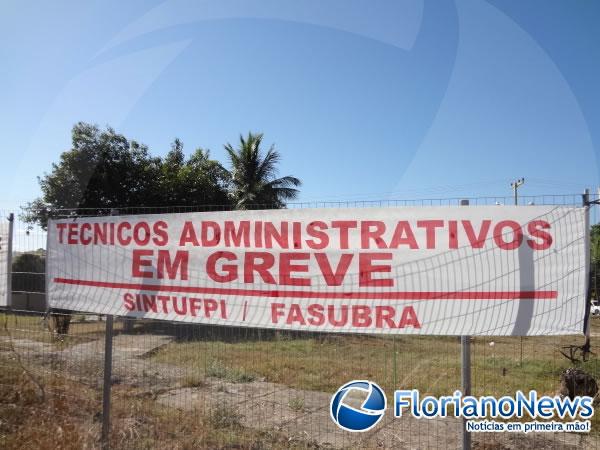 UFPI e IFPI realizam manifesta&ccedil;&atilde;o p&uacute;blica em Floriano.(Imagem:FlorianoNews)
