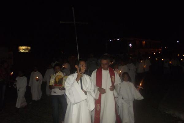 Prociss&atilde;o encerra festejo de Santa Cruz dos Milagres em Floriano.(Imagem:FlorianoNews)