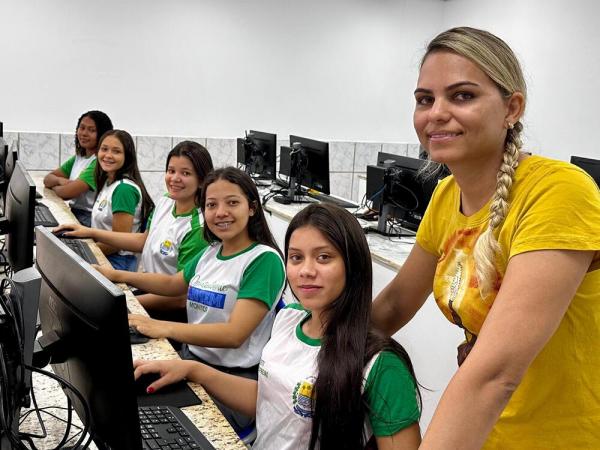 Governo do Piauí investe mais de R$ 1,1 mi na formação de professores para ensino de IA nas escolas