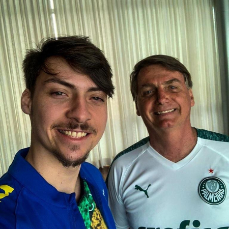 Bolsonaro diz que Jair Renan vive com a mãe e não sabe se filho investigado está certo ou errado