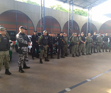 Policiais deixam quartéis e reforçam segurança em 18 áreas comerciais