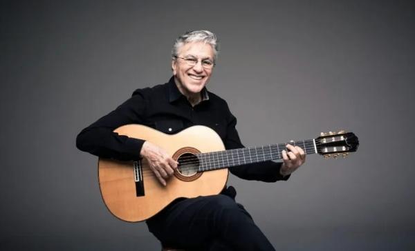 Caetano Veloso canta "Ciúme" de Carlos Lyra em disco que celebra os 90 anos do compositor