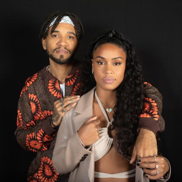 Renegado faz com Rebecca o "protesto amoroso" do single "Pele preta"