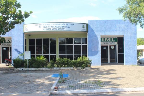 Jovem de 22 anos morre após colisão frontal com caminhão de lixo na Zona Sul de Teresina