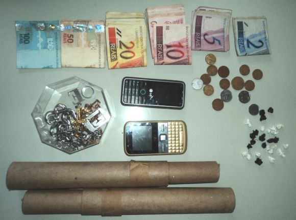 Homem é preso e Polícia Civil apreende drogas e animais