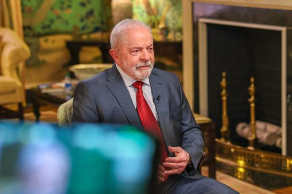 Lula confirma novo salário mínimo de R$ 1.320 e isenção do IR de R$ 2.640