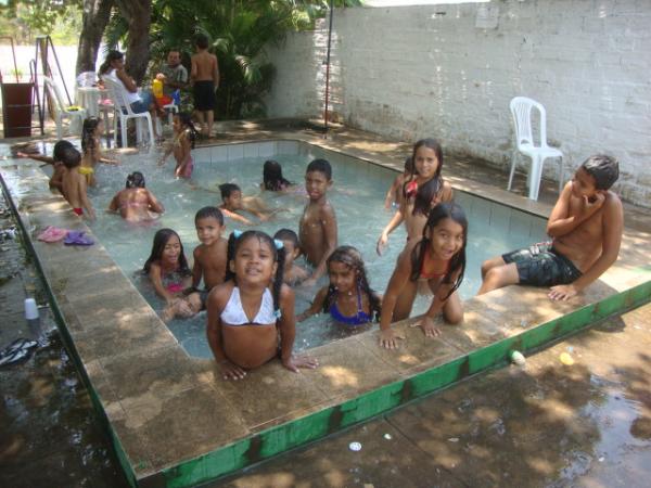 Banho de Piscina da Crian&ccedil;ada no Clube dos Professores(Imagem:reda&ccedil;&atilde;o)