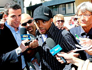 Oficial: Robinho assina com o Milan