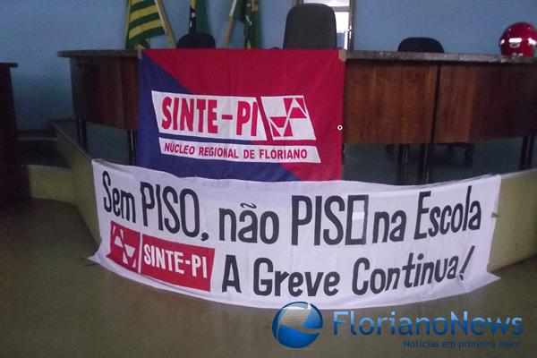 Sem acordo, professores continuam a greve.(Imagem:FN)