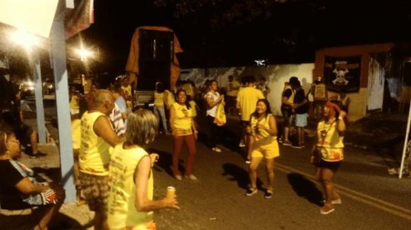 Bloco Os Piratas anima foli&otilde;es no carnaval de Floriano.(Imagem:FlorianoNews)