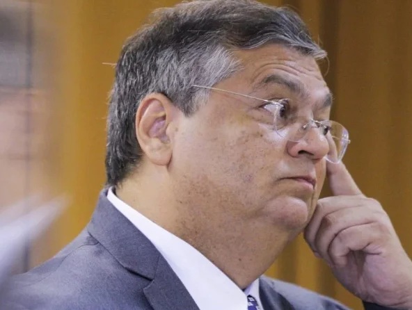 Novo decreto para regulamentar armas deve reduzir limite por CACs e centralizar controle na PF