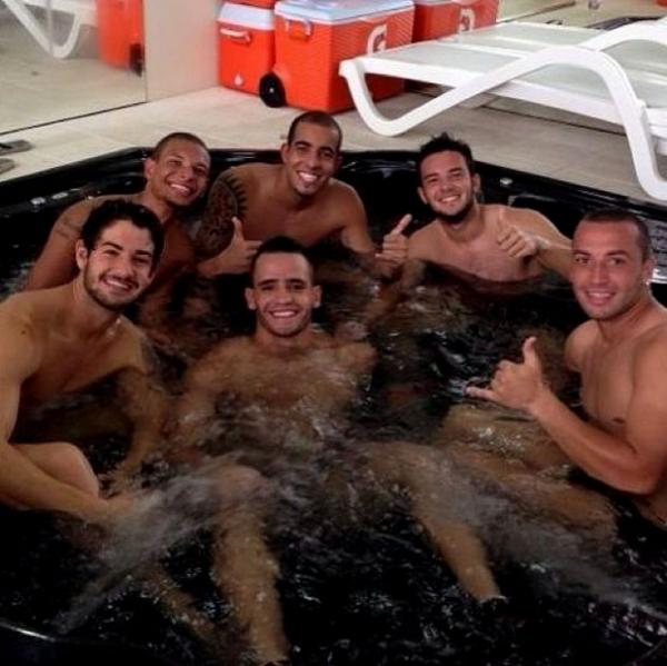 Com Renato Augusto, Alexandre Pato comanda a turma.(Imagem:Reprodu&ccedil;&atilde;o / Instagram)