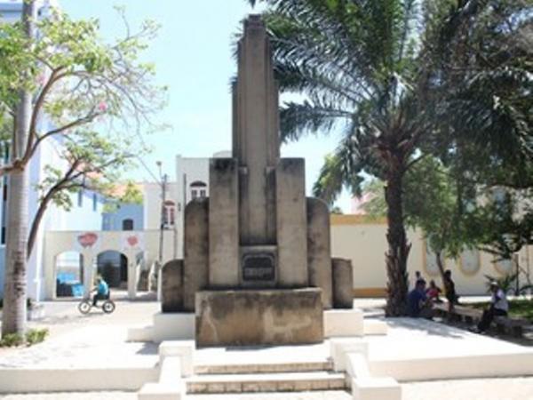 Monumento erguido em Parna&iacute;ba em homenagem a indeped&ecirc;ncia do Piau&iacute;.(Imagem:Gilcilente Ara&uacute;jo/G1)